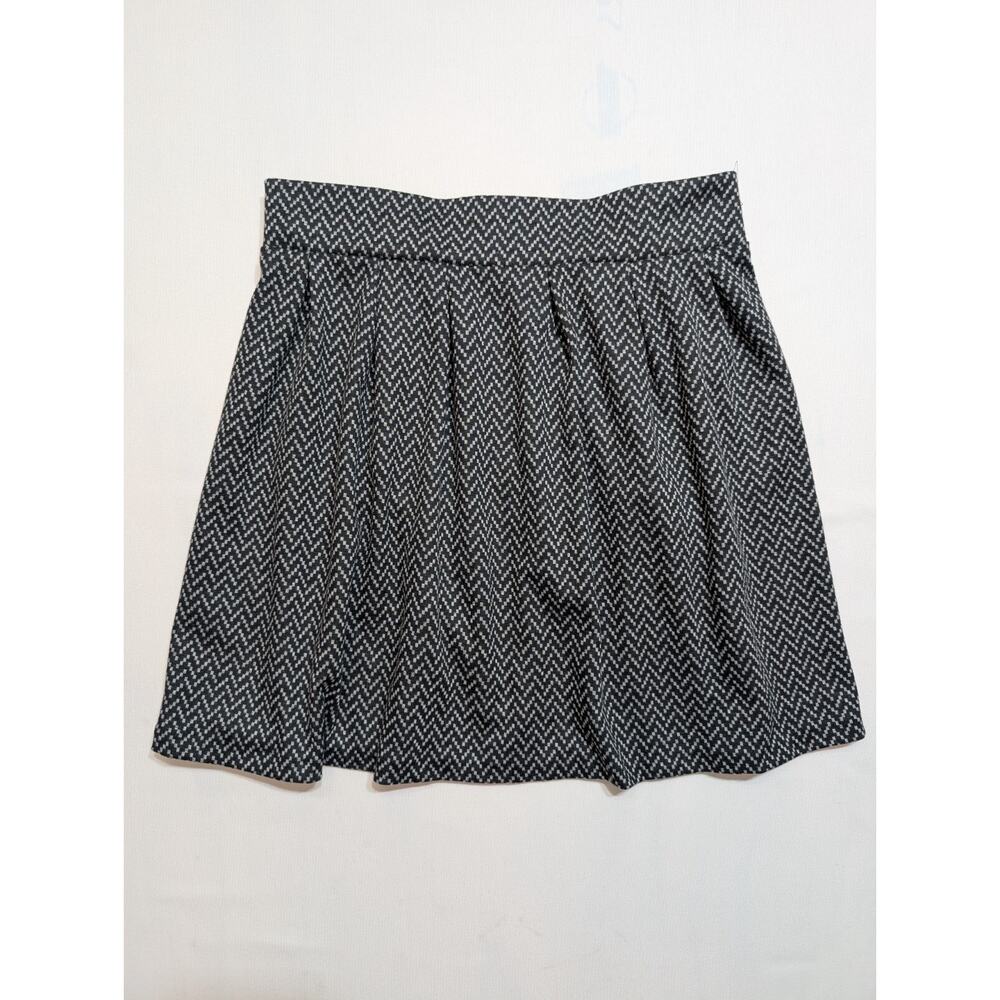 Candies Skirt Juniors Size 5 Black Gray Chevron Skater Rear Zip Stretchy Chevron
